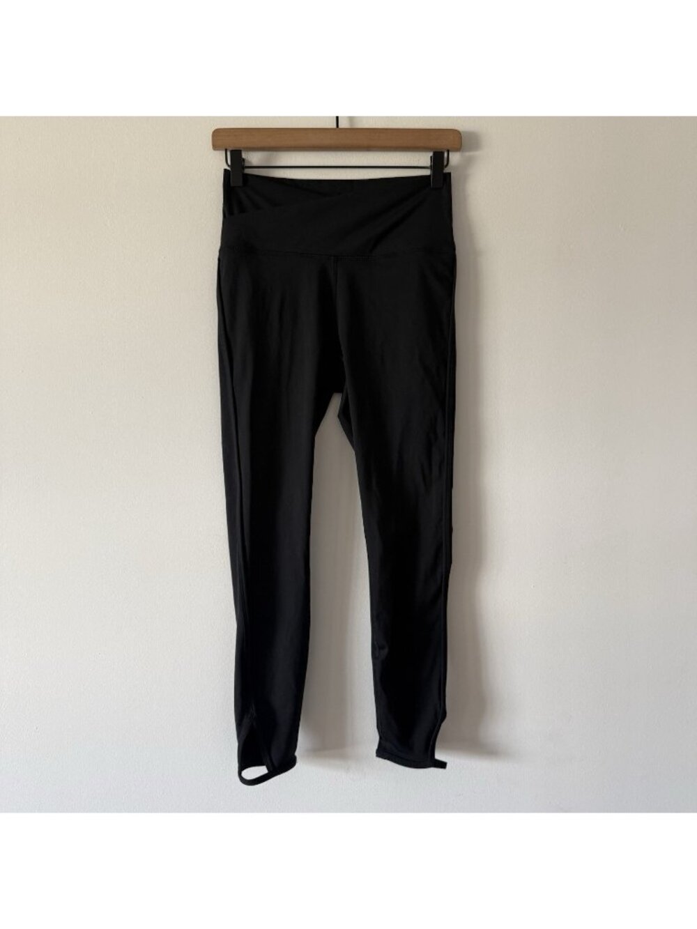 Nike Women’s Dri-Fit Black Leggings 7/8 Size Medium Athletic Yoga Minimalist Gym